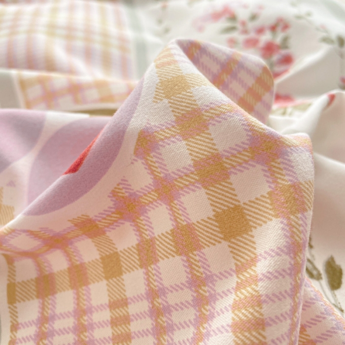 91家纺网 家纺一手货源 找家纺 琪格格纺织 2022新款水洗棉蕾丝褶皱花边款四件套 樱桃玫瑰