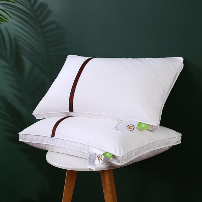 91家纺网 家纺一手货源 找家纺 2022新款全棉防羽布经典织带酒店布草羽丝绒枕头舒适枕芯