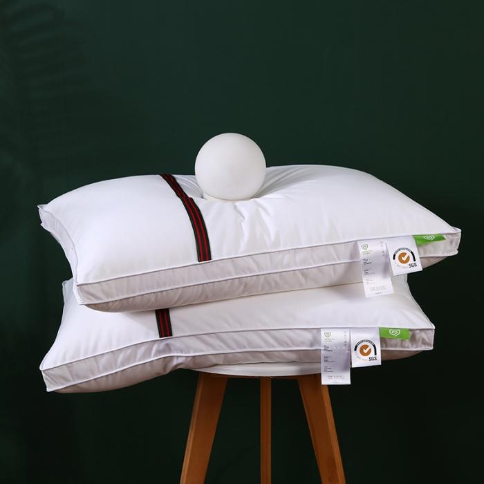 91家纺网 家纺一手货源 找家纺 2022新款全棉防羽布经典织带酒店布草羽丝绒枕头舒适枕芯