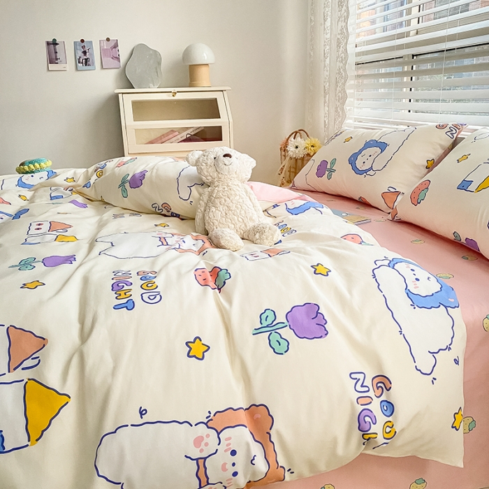 91家纺网 家纺一手货源 找家纺 曼之夏 2022新款全棉清新印花单被套 草莓奶熊