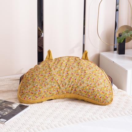 91家纺网 家纺一手货源 找家纺 明星枕业 2022新款全棉猫耳朵荞麦壳枕头 猫耳朵黄碎花