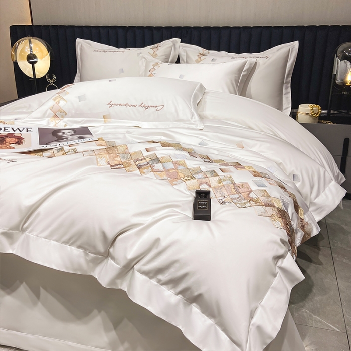 91家纺网 家纺一手货源 找家纺 魅都 100阿克苏长绒棉刺绣轻奢风四件套 铂金爱马 椰奶白