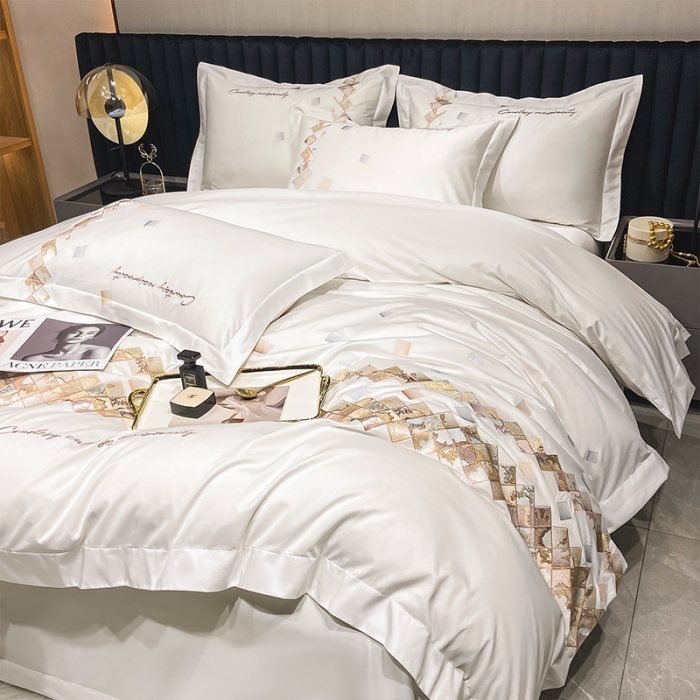 91家纺网 家纺一手货源 找家纺 魅都 100阿克苏长绒棉刺绣轻奢风四件套 铂金爱马 椰奶白