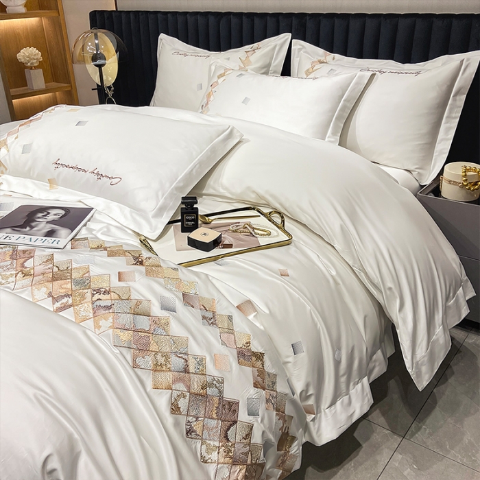 91家纺网 家纺一手货源 找家纺 魅都 100阿克苏长绒棉刺绣轻奢风四件套 铂金爱马 椰奶白