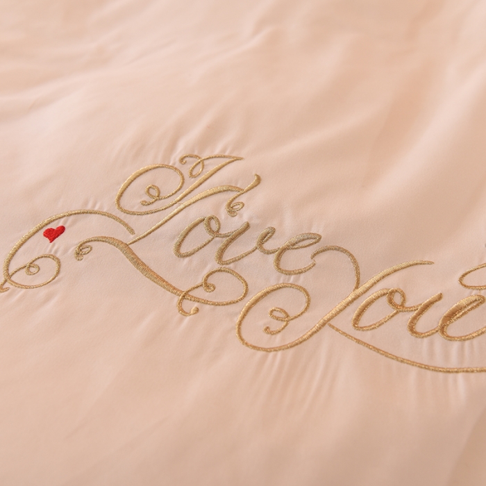 91家纺网 家纺一手货源 找家纺 欧冠 2022新款潮系列爱巢款床裙款刺绣四件套 粉白