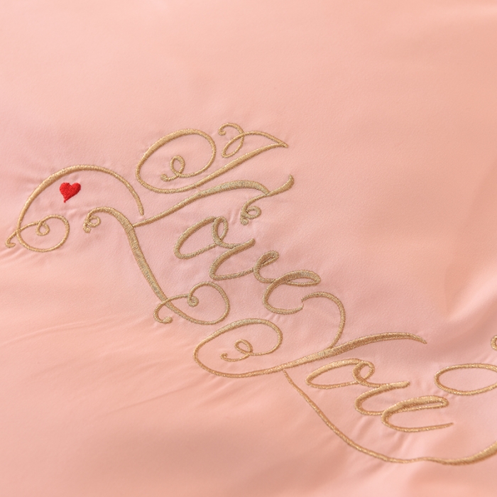 91家纺网 家纺一手货源 找家纺 欧冠 2022新款潮系列爱巢款床裙款刺绣四件套 粉玉