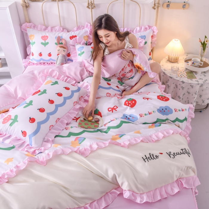 91家纺网 家纺一手货源 找家纺 欧冠 2022新款水洗真丝床裙款刺绣印花四件套 小草莓