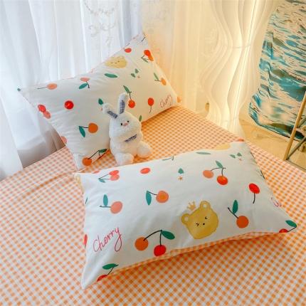 91家纺网 家纺一手货源 找家纺 名兮 2022新款全棉印花枕套 樱桃小熊