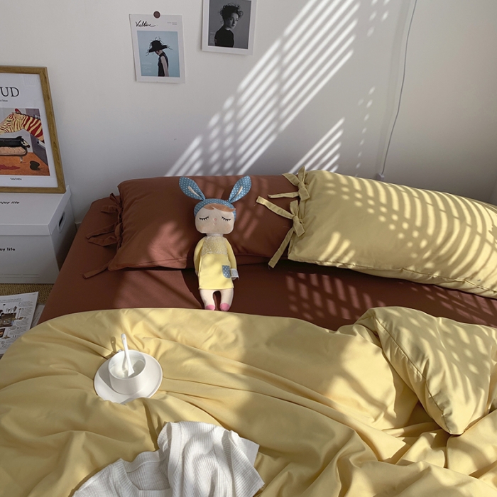 91家纺网 家纺一手货源 找家纺 曼谷家纺 新款美棉磨毛纯色系带混搭拼色蝴蝶结四件套 布丁焦糖（系带款）