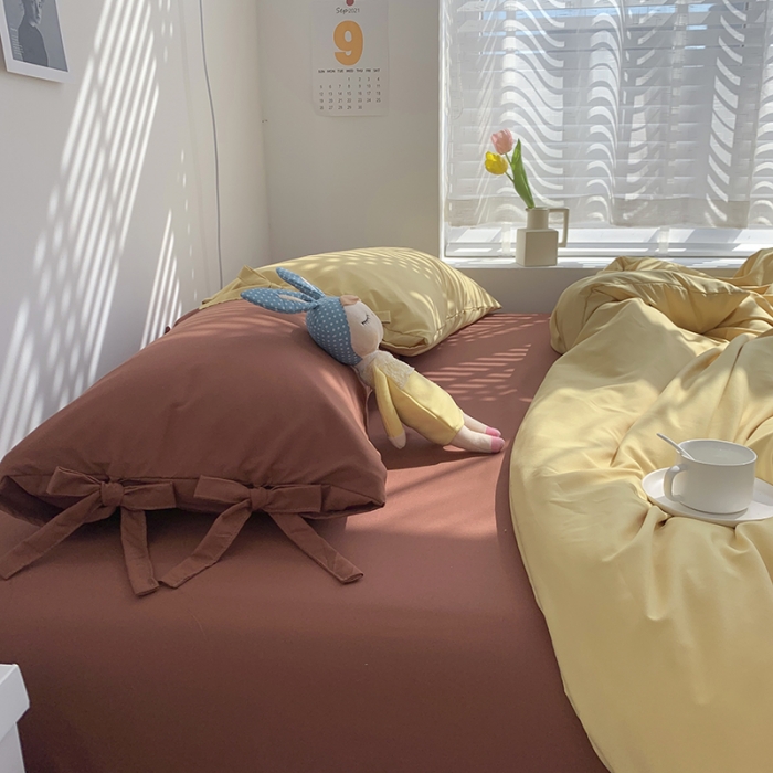 91家纺网 家纺一手货源 找家纺 曼谷家纺 新款美棉磨毛纯色系带混搭拼色蝴蝶结四件套 布丁焦糖（系带款）