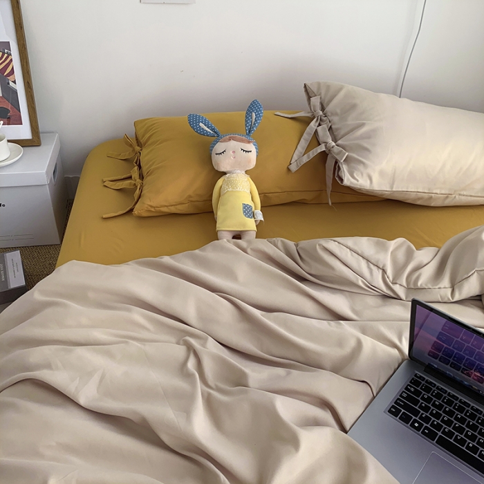 91家纺网 家纺一手货源 找家纺 曼谷家纺 新款美棉磨毛纯色系带混搭拼色蝴蝶结四件套 奶茶杏黄（系带款）