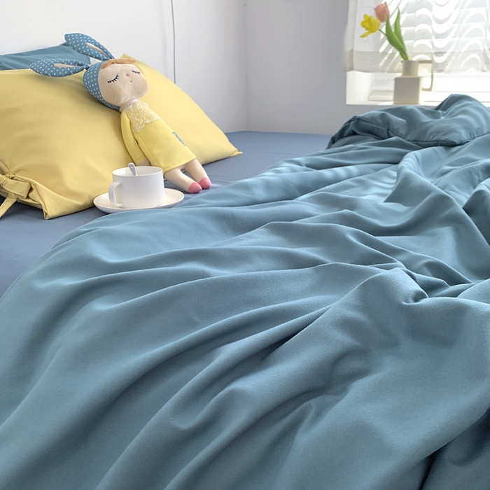 91家纺网 家纺一手货源 找家纺 曼谷新款美棉磨毛纯色系带蝴蝶结四件套月影兰浅石蓝布丁系带款