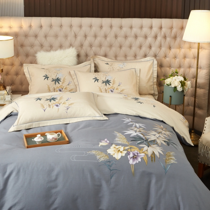 91家纺网 家纺一手货源 找家纺 金纱玉纺 2022新款全棉13372大版印花四件套 莱茵春色-灰