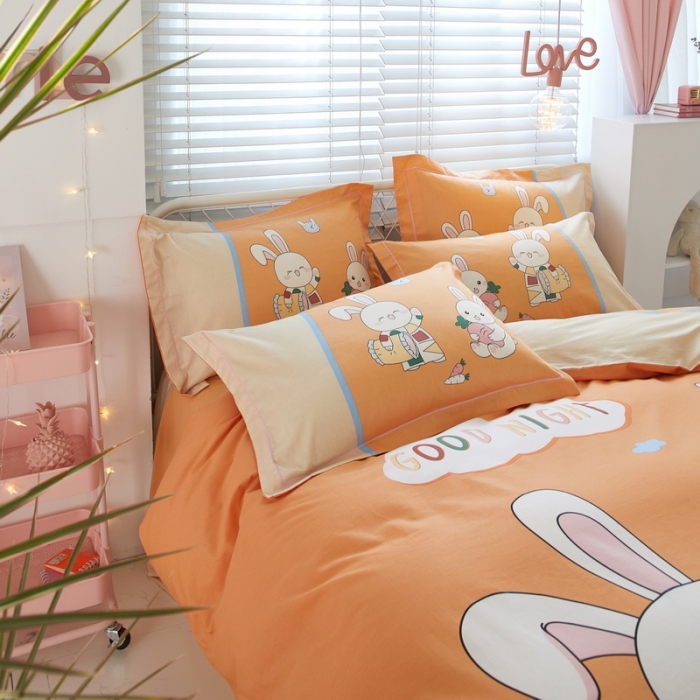 91家纺网 家纺一手货源 找家纺 金纱玉纺 2022新款全棉13372大版印花四件套 甜蜜兔