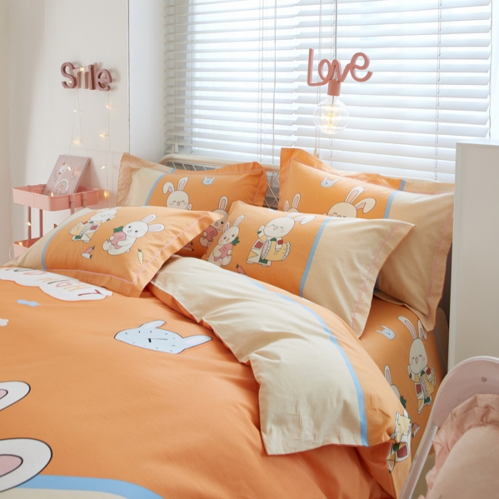 91家纺网 家纺一手货源 找家纺 金纱玉纺 2022新款全棉13372大版印花四件套 甜蜜兔