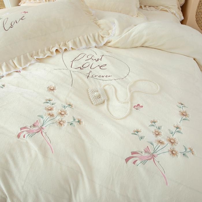 91家纺网 家纺一手货源 找家纺 （总）亲亲公主 2025新款高端牛奶绒刺绣四件套