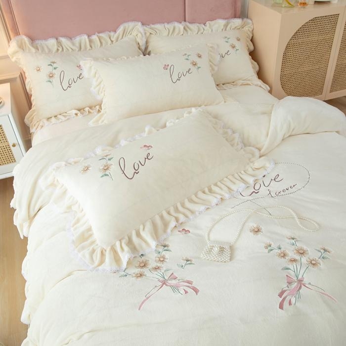 91家纺网 家纺一手货源 找家纺 （总）亲亲公主 2025新款高端牛奶绒刺绣四件套