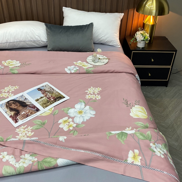 91家纺网 家纺一手货源 找家纺 娇逸家居 2022新款40天丝莫代尔镂空款夏凉被 花韵