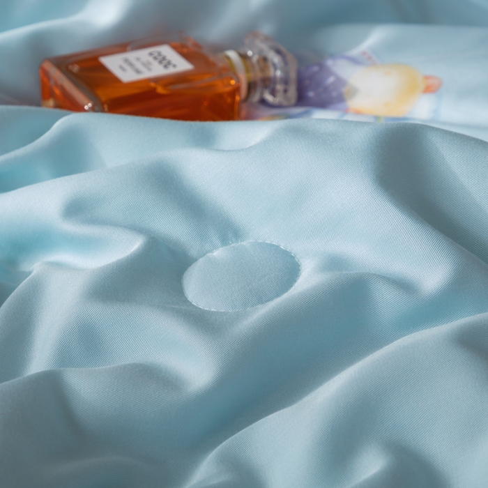 91家纺网 家纺一手货源 找家纺 娇逸家居 2022新款40天丝莫代尔镂空款夏凉被 漫游太空