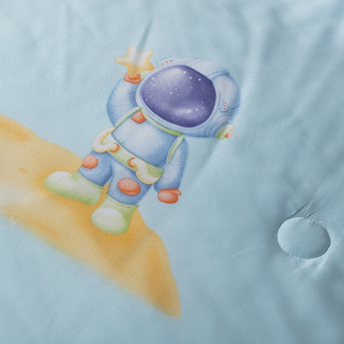 91家纺网 家纺一手货源 找家纺 娇逸家居 2022新款40天丝莫代尔镂空款夏凉被 漫游太空