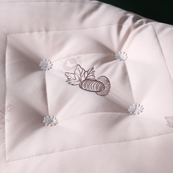 91家纺网 家纺一手货源 找家纺 2022新品竹纤维蚕蛹蛋白羽丝绒枕头成人护颈单人枕芯美肤枕