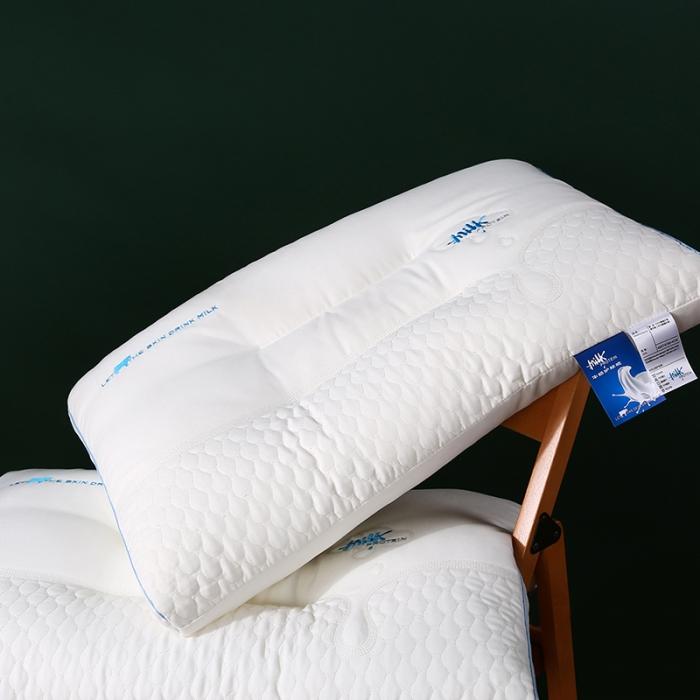 91家纺网 家纺一手货源 找家纺 2022新品刺绣牛奶亲肤SPA透气护颈椎枕芯安睡柔软枕头