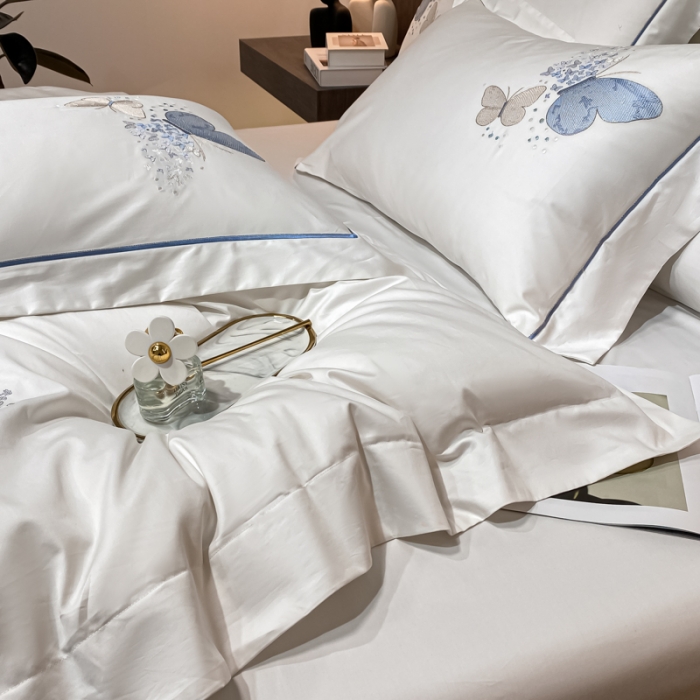 91家纺网 家纺一手货源 找家纺 魅都新款100长绒棉刺绣轻奢风彩蝶 椰奶白