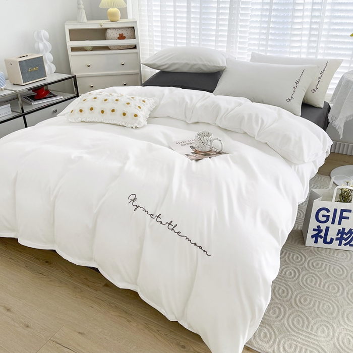 91家纺网 家纺一手货源 找家纺 曼谷家纺纯色简约刺绣四件套柔软磨毛床上用 字母白灰