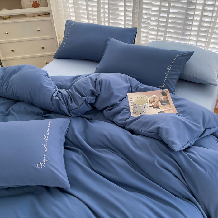 91家纺网 家纺一手货源 找家纺 曼谷家纺纯色简约刺绣四件套柔软磨毛床上用字母宝蓝海盐