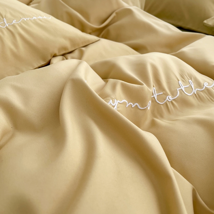 91家纺网 家纺一手货源 找家纺 曼谷家纺纯色简约刺绣四件套柔软磨毛床上用字母布丁豆绿