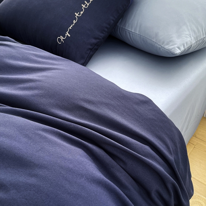 91家纺网 家纺一手货源 找家纺 曼谷家纺纯色简约刺绣四件套柔软磨毛床上用字母藏青海盐