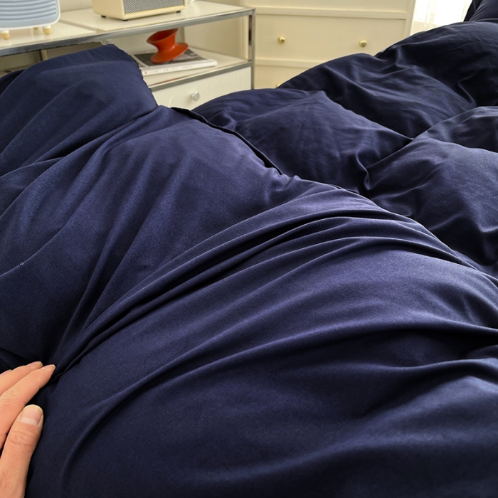 91家纺网 家纺一手货源 找家纺 曼谷家纺纯色简约刺绣四件套柔软磨毛床上用字母藏青海盐