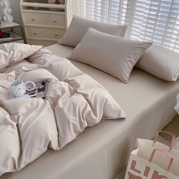 91家纺网 家纺一手货源 找家纺 曼谷家纺纯色简约刺绣四件套柔软磨毛床上用字母纯奶茶