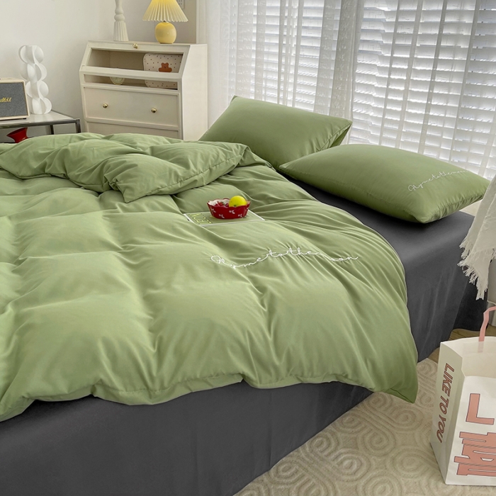 91家纺网 家纺一手货源 找家纺 曼谷家纺纯色简约刺绣四件套柔软磨毛床上用字母豆绿灰