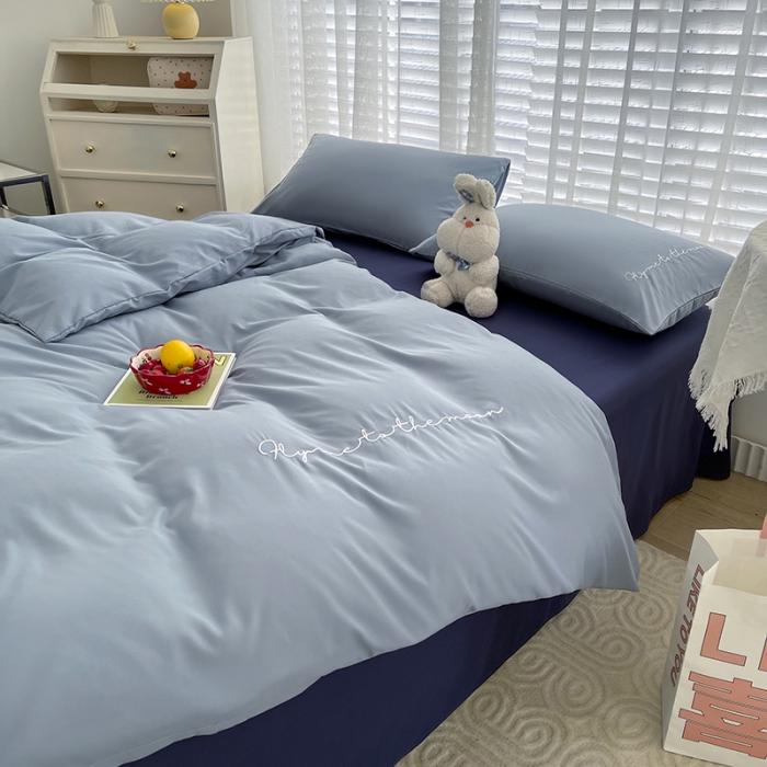91家纺网 家纺一手货源 找家纺 曼谷家纺纯色简约刺绣四件套柔软磨毛床上用字母海盐藏青