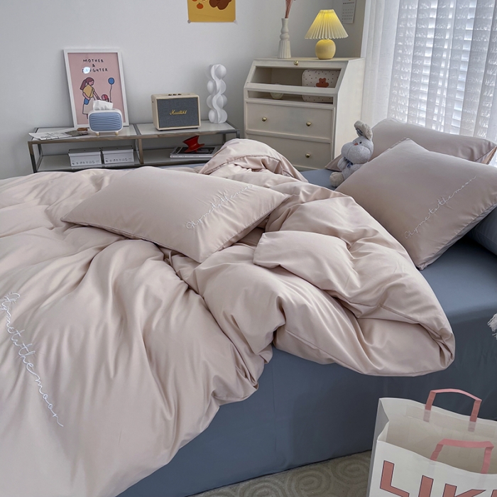 91家纺网 家纺一手货源 找家纺 曼谷家纺纯色简约刺绣四件套柔软磨毛床上用字母奶茶灰