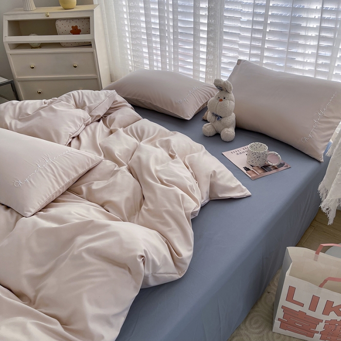 91家纺网 家纺一手货源 找家纺 曼谷家纺纯色简约刺绣四件套柔软磨毛床上用字母奶茶灰