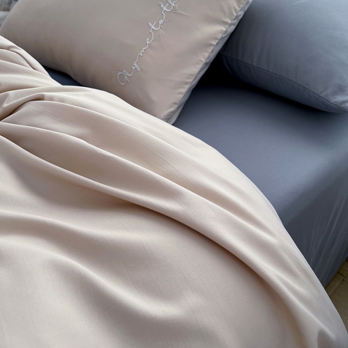 91家纺网 家纺一手货源 找家纺 曼谷家纺纯色简约刺绣四件套柔软磨毛床上用字母奶茶灰