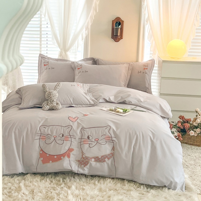 91家纺网 家纺一手货源 找家纺 雲归梦 2022新款小清新全棉绣花四件套 可爱喵-浅灰
