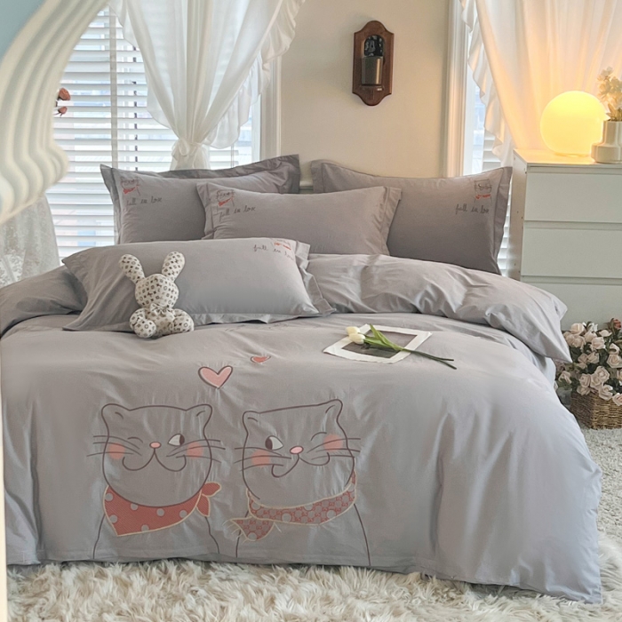 91家纺网 家纺一手货源 找家纺 雲归梦 2022新款小清新全棉绣花四件套 可爱喵-深灰