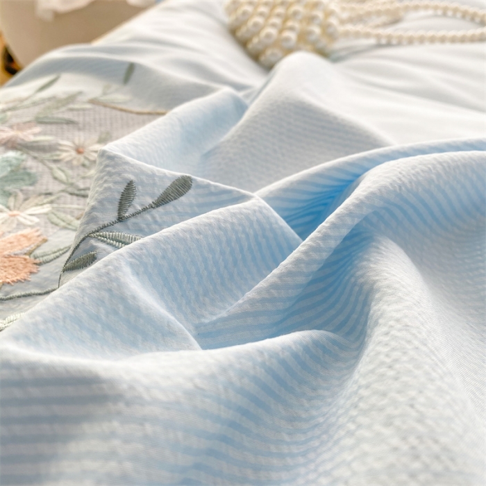 91家纺网 家纺一手货源 找家纺 艾晶美家纺 2022新款莱赛尔天丝泡泡纱绣花四件套 巴黎春天-冰蓝