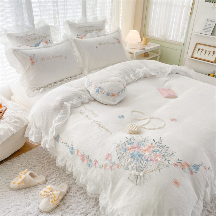 91家纺网 家纺一手货源 找家纺 艾晶美家纺 2022新款莱赛尔天丝泡泡纱绣花四件套 巴黎春天-奶白