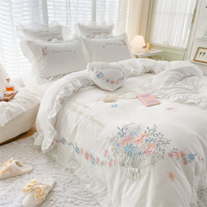 91家纺网 家纺一手货源 找家纺 艾晶美家纺 2022新款莱赛尔天丝泡泡纱绣花四件套 巴黎春天-奶白