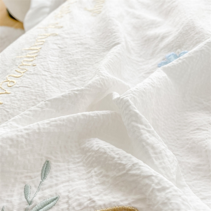 91家纺网 家纺一手货源 找家纺 艾晶美家纺 2022新款莱赛尔天丝泡泡纱绣花四件套 巴黎春天-奶白