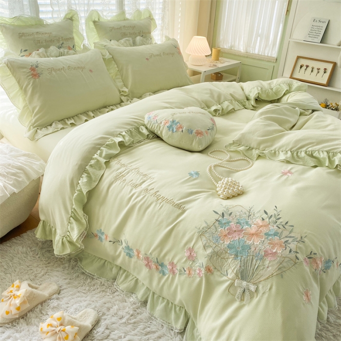 91家纺网 家纺一手货源 找家纺 艾晶美家纺 2022新款莱赛尔天丝泡泡纱绣花四件套 巴黎春天-嫩绿