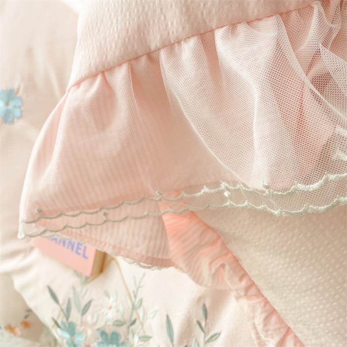 91家纺网 家纺一手货源 找家纺 艾晶美家纺 2022新款莱赛尔天丝泡泡纱绣花四件套 巴黎春天-柔粉