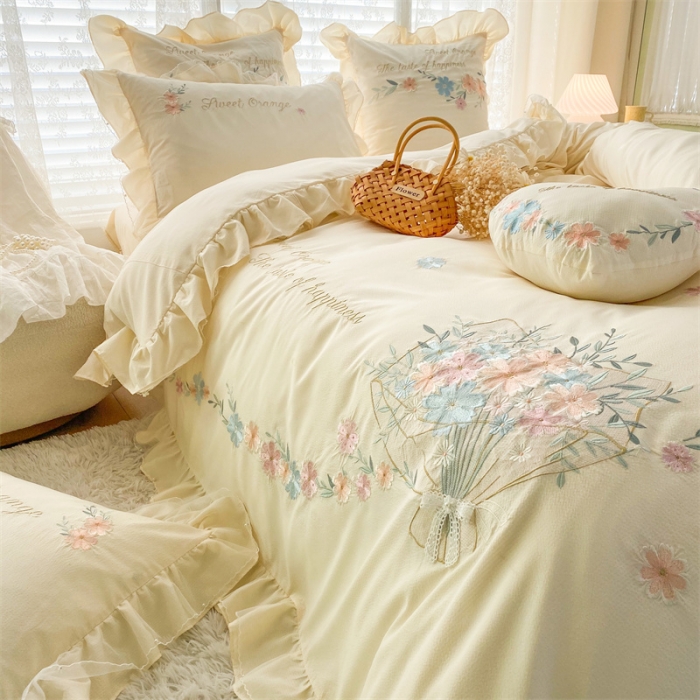 91家纺网 家纺一手货源 找家纺 艾晶美家纺 2022新款莱赛尔天丝泡泡纱绣花四件套 巴黎春天-乳黄