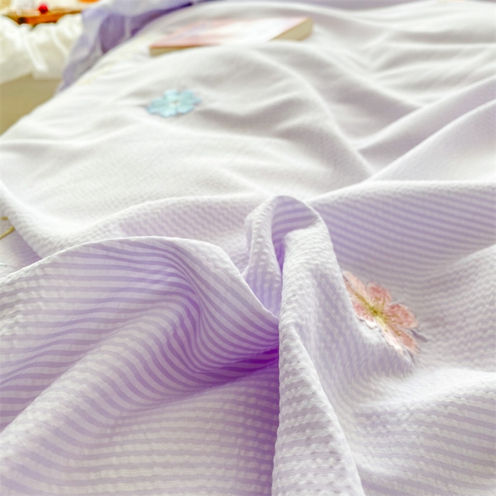 91家纺网 家纺一手货源 找家纺 艾晶美家纺 2022新款莱赛尔天丝泡泡纱绣花四件套 巴黎春天-香紫