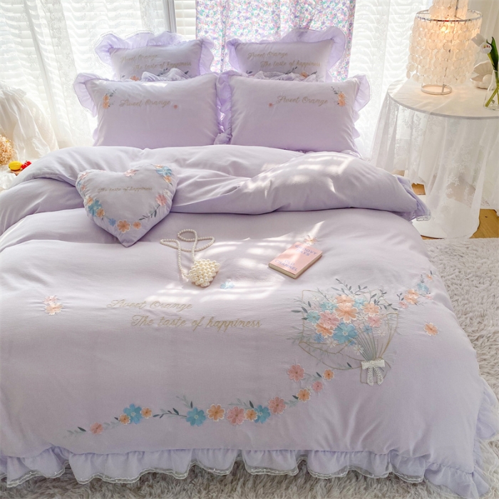 91家纺网 家纺一手货源 找家纺 艾晶美家纺 2022新款莱赛尔天丝泡泡纱绣花四件套 巴黎春天-香紫