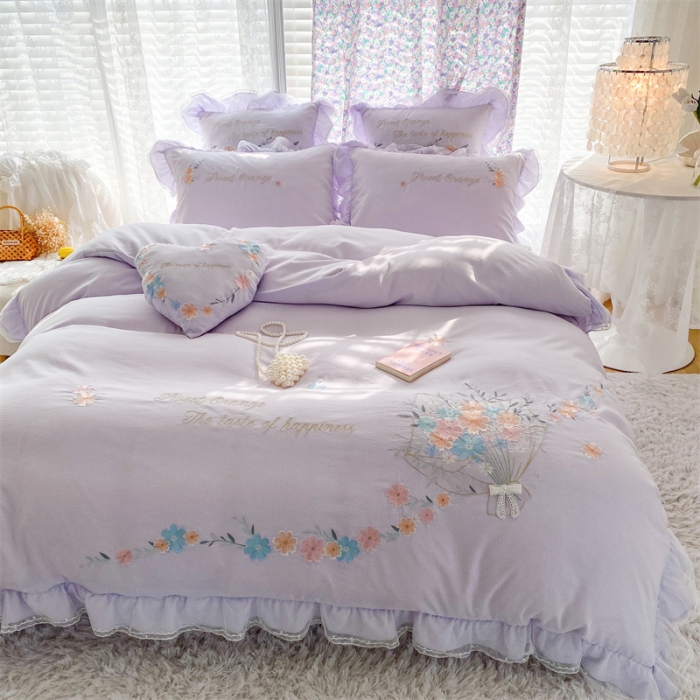 91家纺网 家纺一手货源 找家纺 艾晶美家纺 2022新款莱赛尔天丝泡泡纱绣花四件套 巴黎春天-香紫